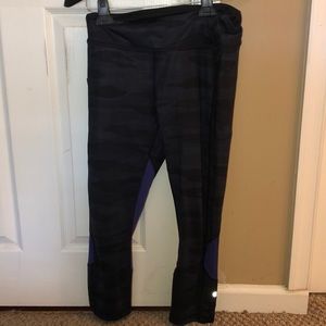 Lululemon camo cropped tights